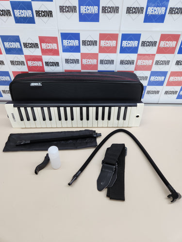 Instrumento melódico y portátil de 37 teclas con boquilla y estuche de transporte, para adultos, principiantes y aquellos que quieran retomarlo, en negro Yamaha P-37EBK Pianica